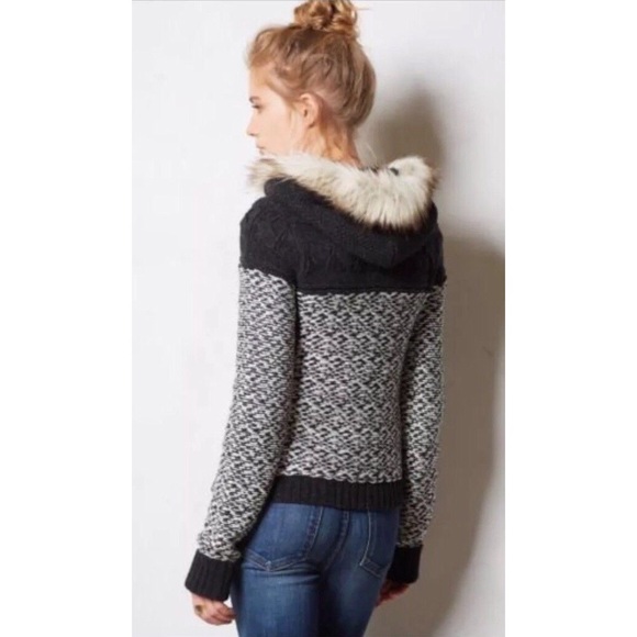 Sleeping on Snow Gray White Sweater Anthropologie - Picture 3 of 6